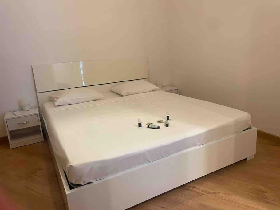 Appartamento Con Piscina E Sauna Bissone Ngoại thất bức ảnh